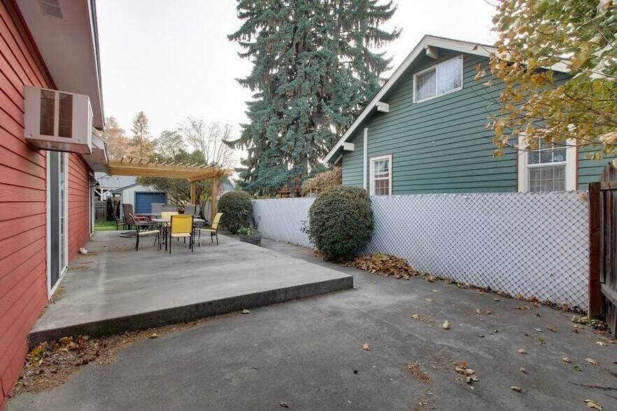 Building Photo - 1128 Hobson St