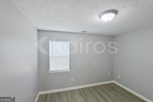 Building Photo - 205 Fawn Dr
