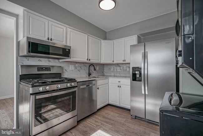 Building Photo - 20 Deborah Ln