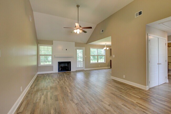 Building Photo - 1121 Cardinal Creek Dr