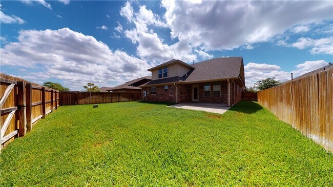 Building Photo - 923 Emerald Dove Ave