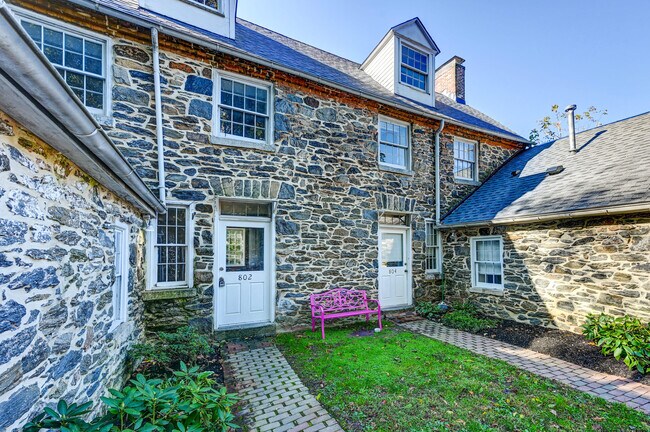 Building Photo - 802 Oella Ave