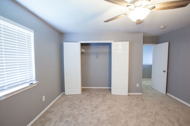 Building Photo - 2621 Sundance Dr