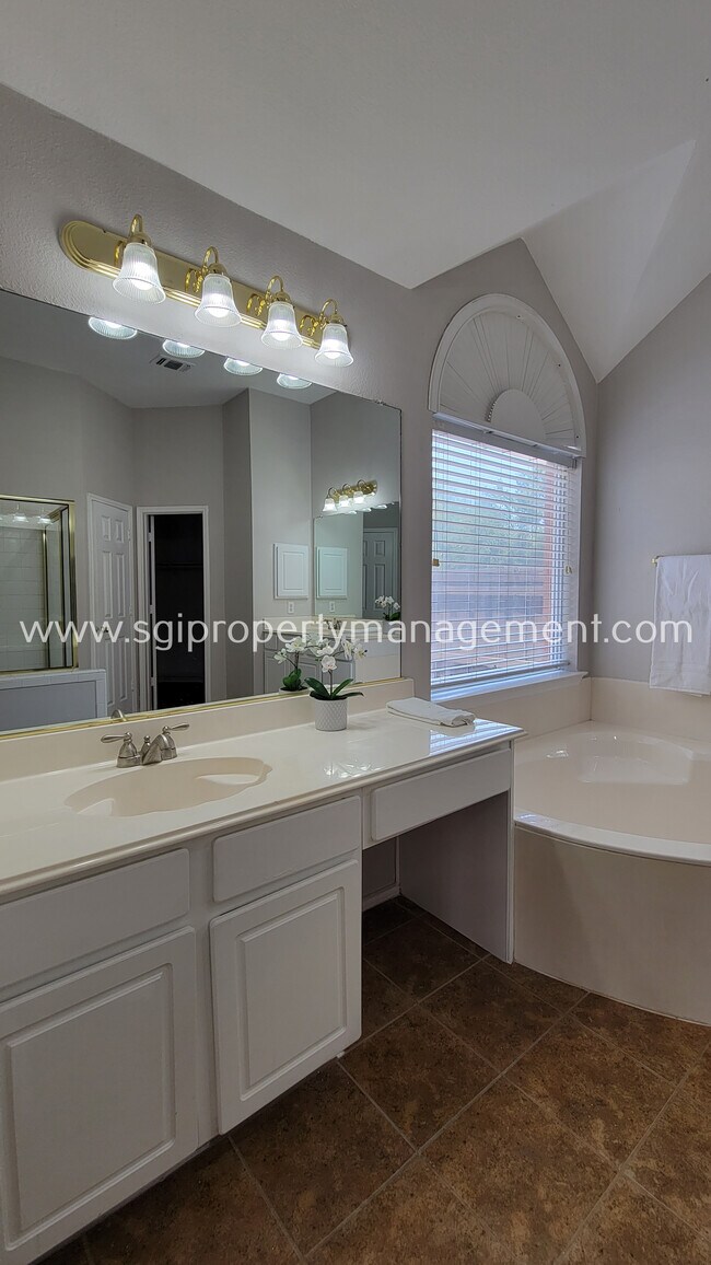 Building Photo - 1403 Lighthouse Ln