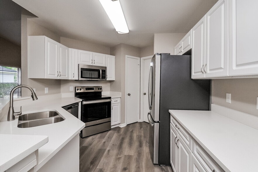 Building Photo - 6013 Crickethollow Dr