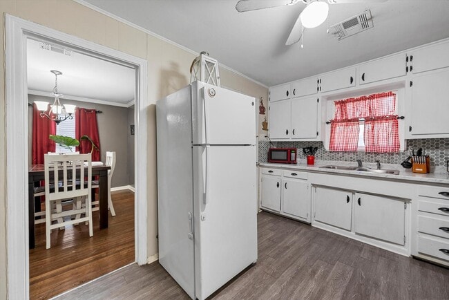 Building Photo - 3241 Edmond Ave