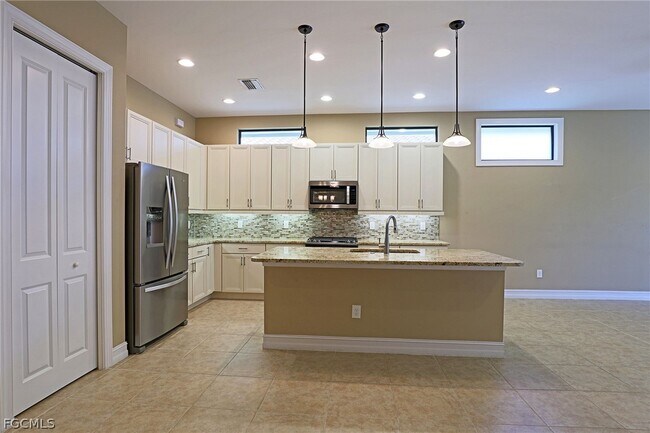 Building Photo - 8181 Venetian Pointe Dr