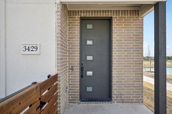 Building Photo - 3438 Taas Dr