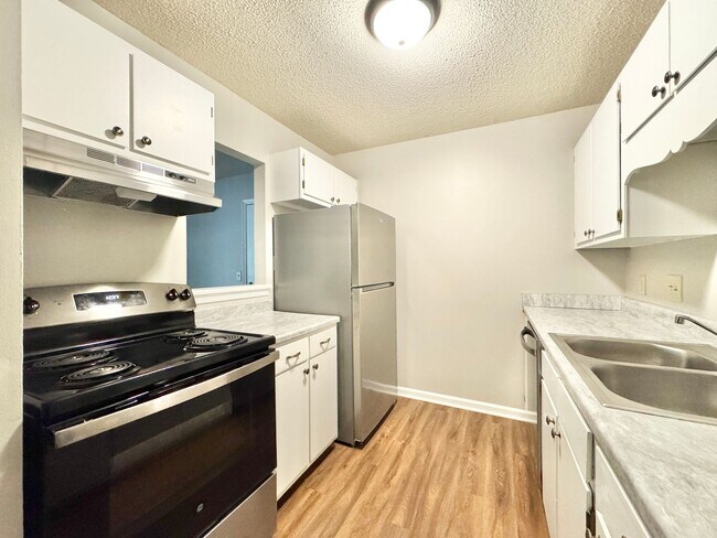 Building Photo - Charlestown Square Updated 2-Bedroom