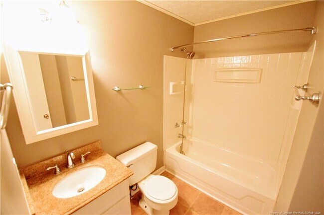 Building Photo - 211 Livermore Dr