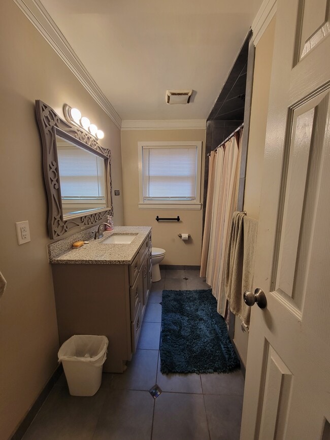 Building Photo - 2404 Edison St