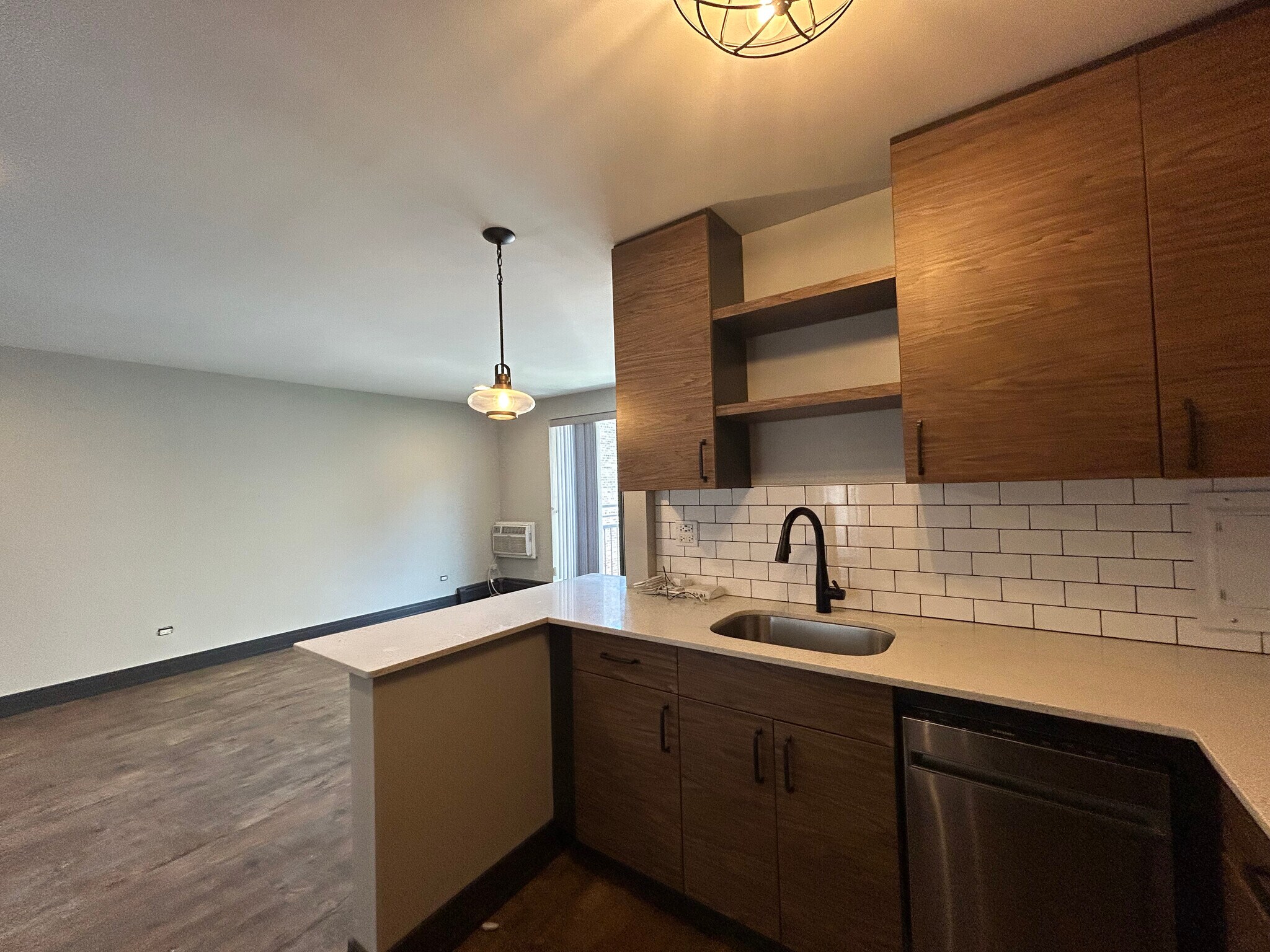 Building Photo - 518 W Wrightwood Ave