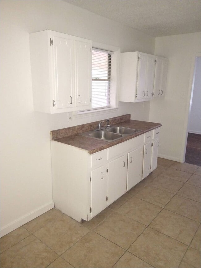 Building Photo - Available Now in 38109 | Spacious 3 Bed, 1 Bath Home for Rent