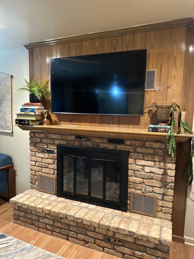 Building Photo - ONE BEDROOM, one bath, FULLY FURNISHED; AL...