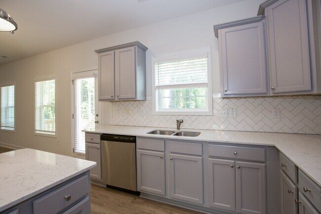 Building Photo - 1170 Camellia Dr