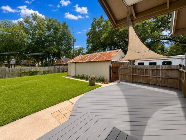 Building Photo - 5707 Delfren Ln