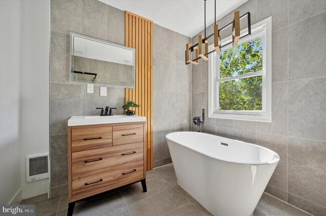 Building Photo - 2124 Pierce St