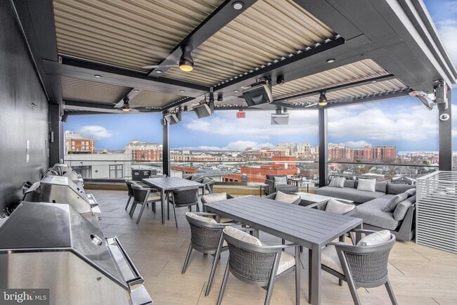 Building Photo - 1021 N Garfield St