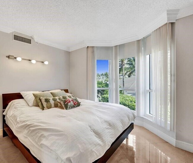 Building Photo - 21055 Yacht Club Dr