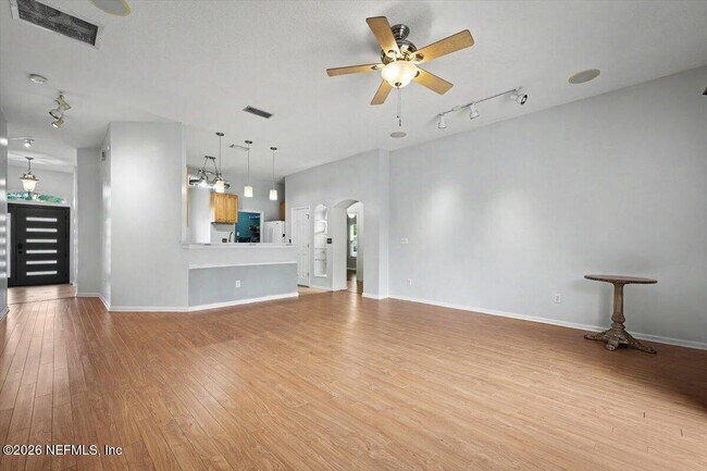 Building Photo - 711 Sid Dr
