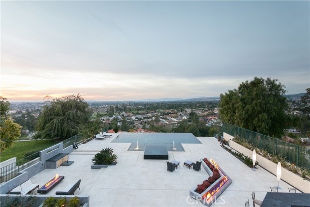 Building Photo - 19631 Crestknoll Dr