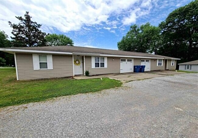 Building Photo - 210 Beaver St