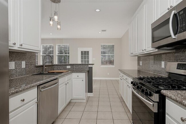 Building Photo - 11 Scenic Brook Ct