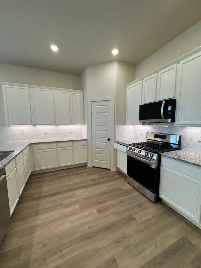 Building Photo - Fabulous Luxury Newer 2025 Build 3/2/2