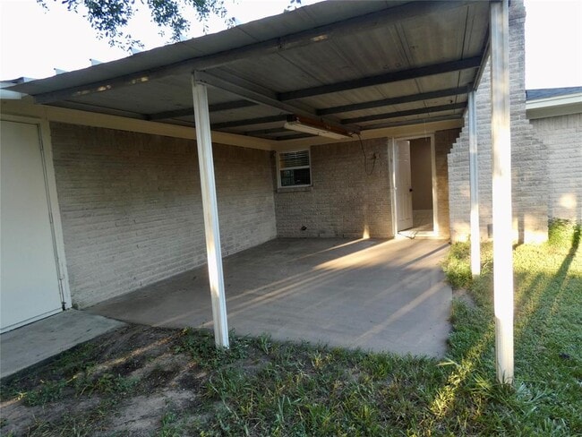 Building Photo - 8919 Winding River Dr