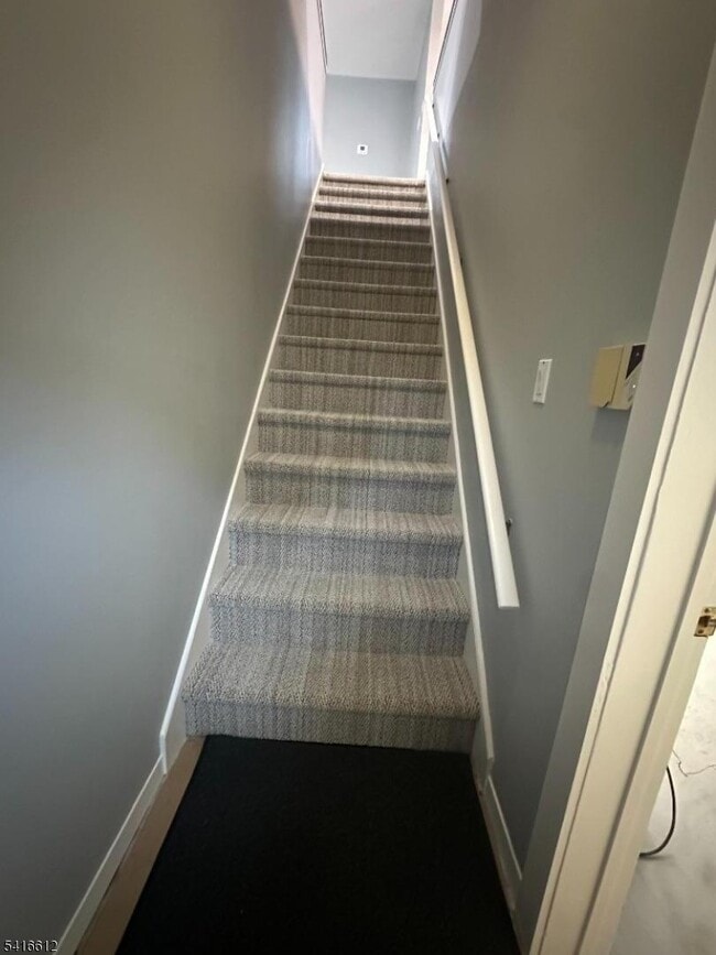 Building Photo - 18 Montrose Ave