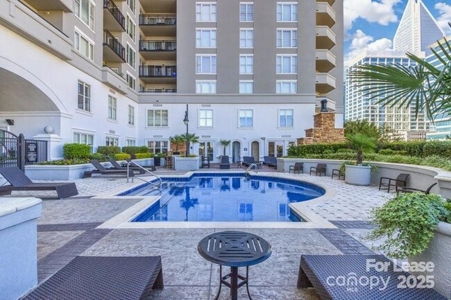 Building Photo - 909 Camden Grandview Rd