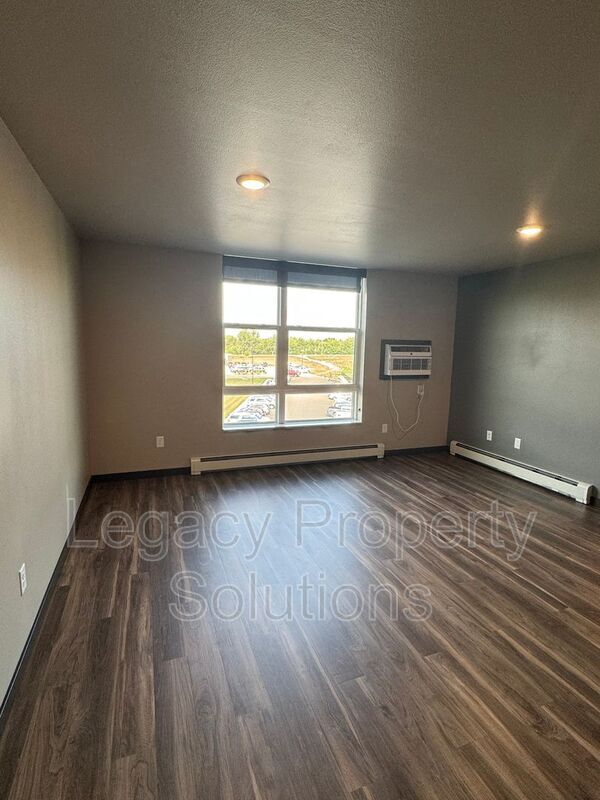 Building Photo - 220 E Greenfield Ln