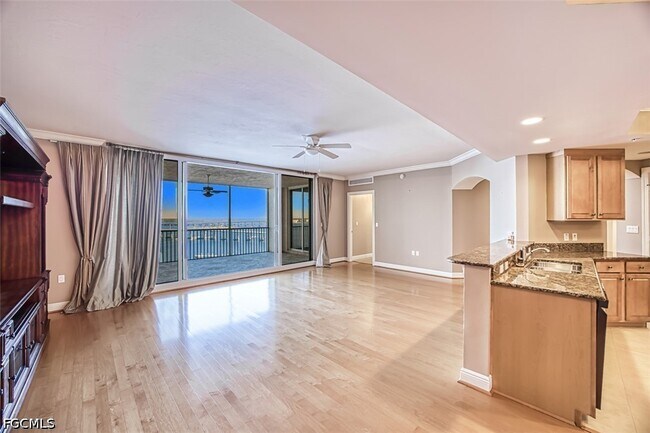 Building Photo - 2090 W First St