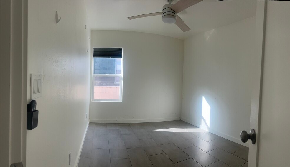 Building Photo - 3702 Ingraham St