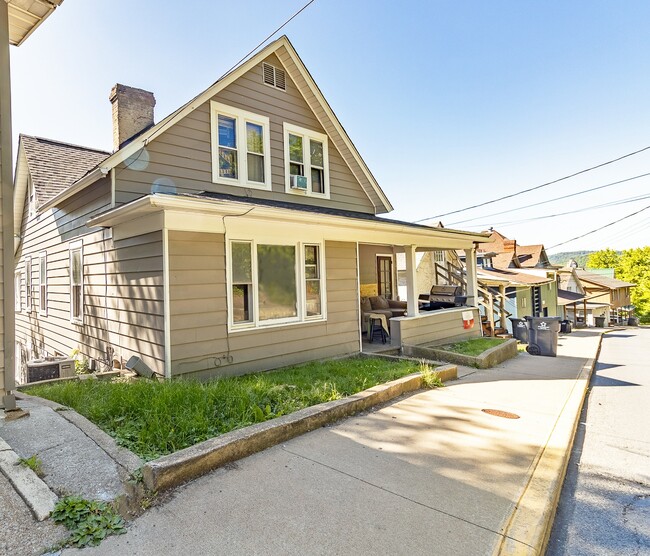 Building Photo - 344 Stewart St