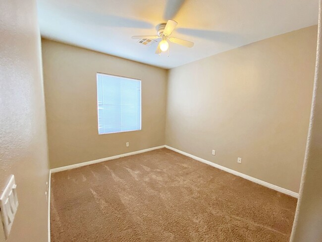 Building Photo - 4 BEDROOM HOME 3 CAR GARAGE ON A CORNER LO...