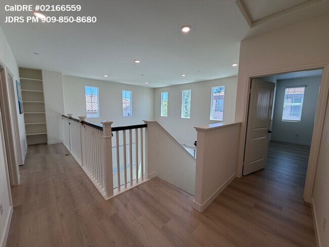 Building Photo - Eastvale 4 Bedroom Condo