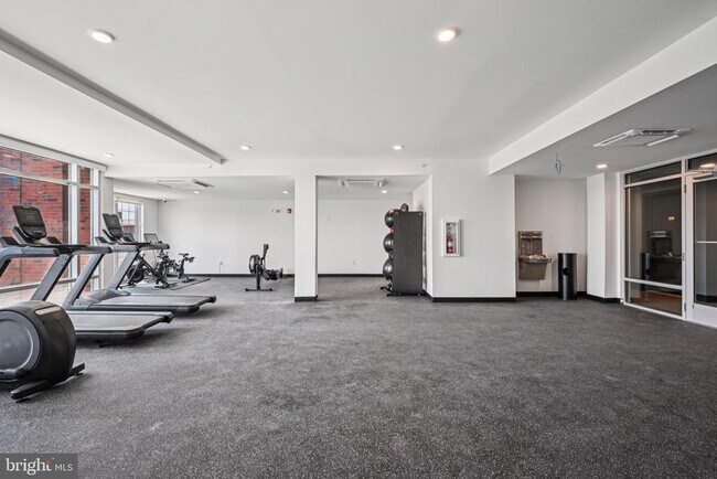 Building Photo - 2101 Washington Ave