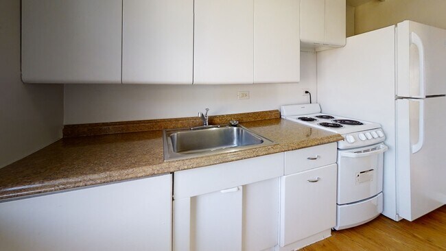 Building Photo - 6606 Windsor Ave