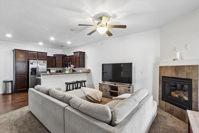 Building Photo - $2,000 | 3 Bedroom, 2.5 Bathroom Town Home | Pets Allowed | Available for August 1st Move-In!