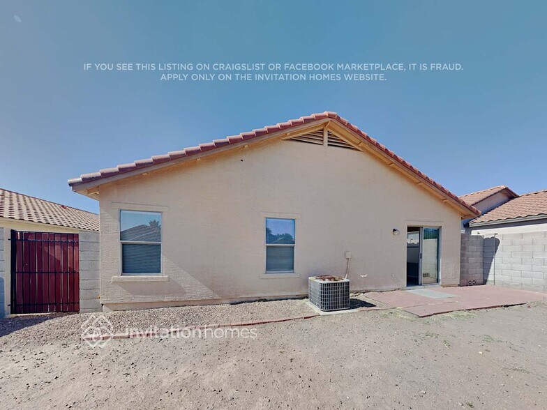 Building Photo - 8523 E Lakeview Ave