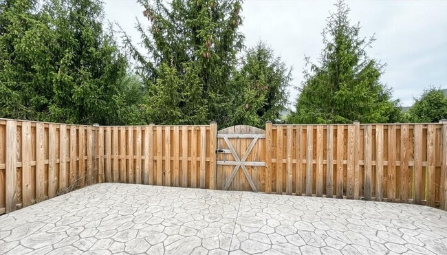 Building Photo - 110 Quinton Oaks Cir