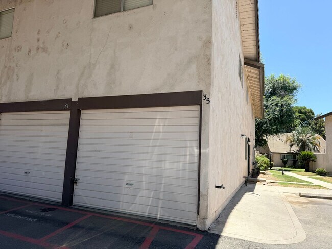 Building Photo - 3333 El Encanto Ct