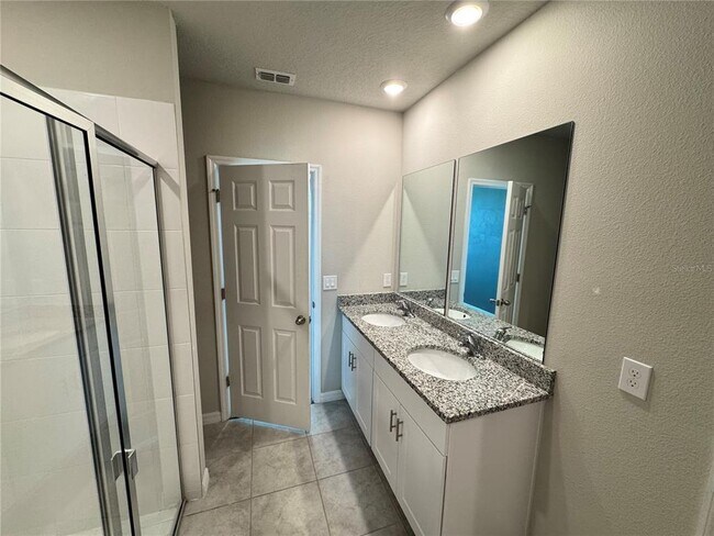 Building Photo - 512 Mckenna Dr