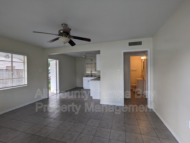 Building Photo - 1318 Divot Ln