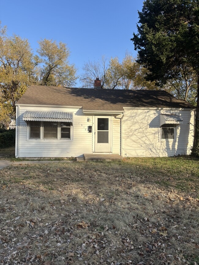 Building Photo - 1912 N Grove St