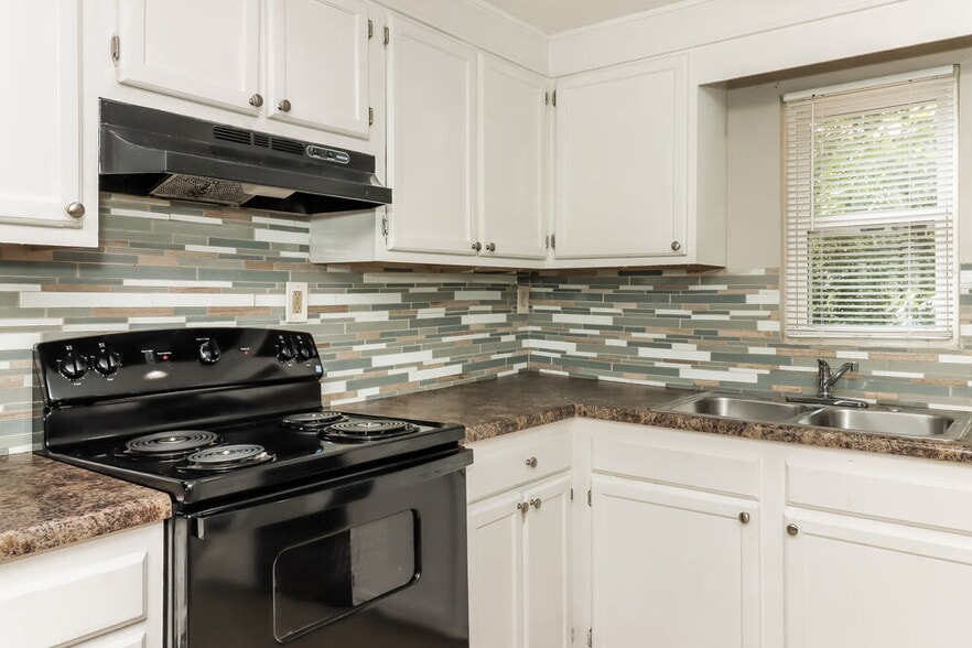 Building Photo - 3075 Flowers Dr
