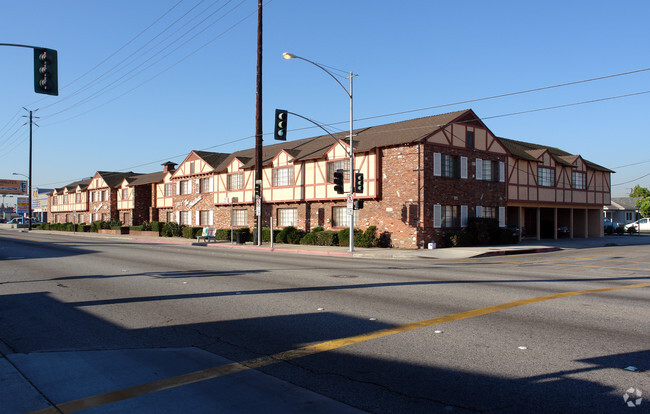 Primary Photo - The Chateau Apartments