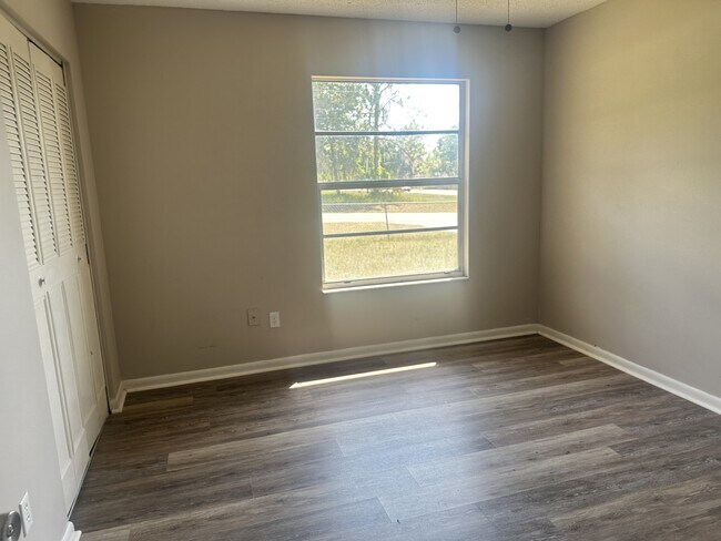 Building Photo - 469 Emerald Rd