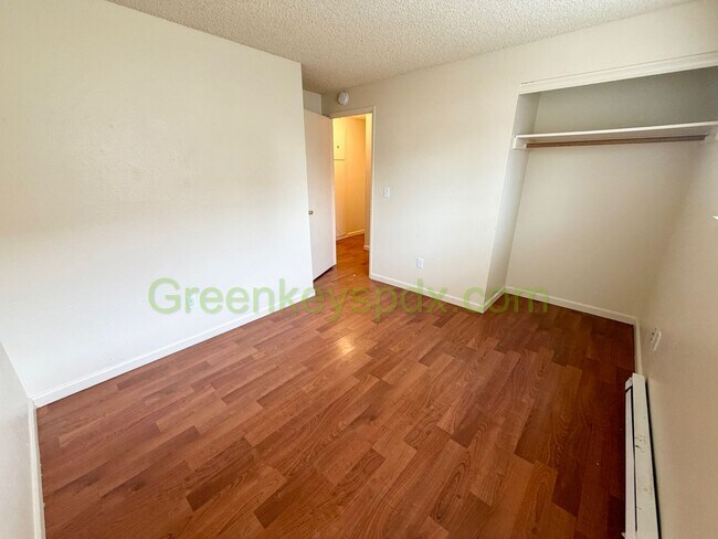Building Photo - Wonderful 3-bedroom 2 Bath House in SE Portland!